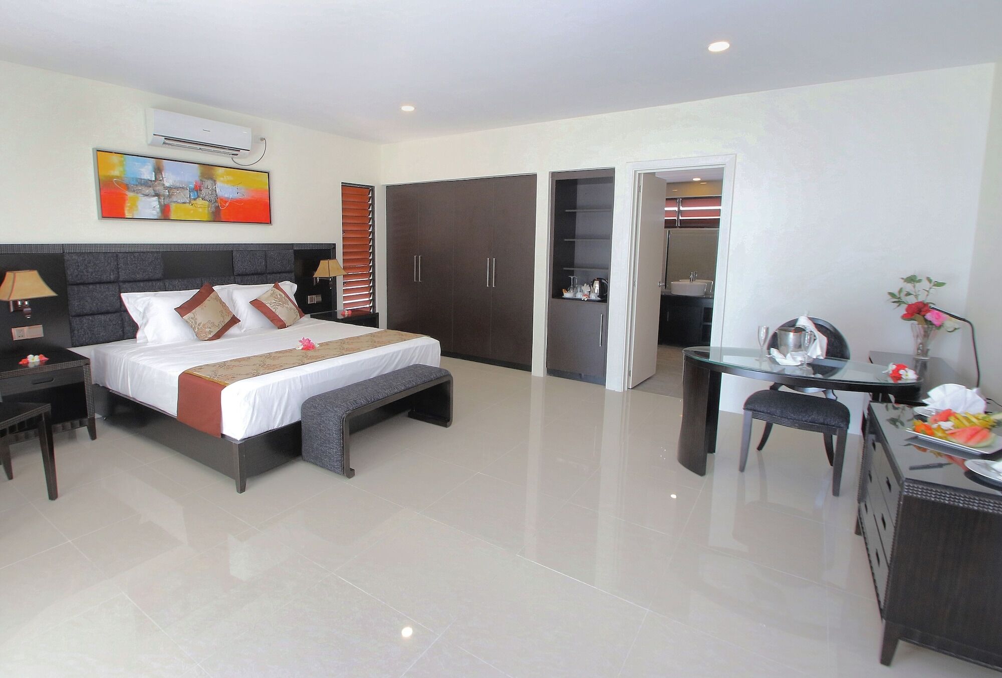 นิลา บีช รีสอร์ต Hostel เลาโตกา ภายนอก รูปภาพ