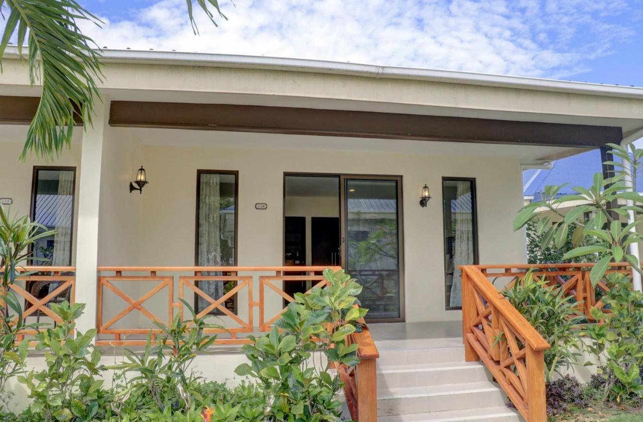 นิลา บีช รีสอร์ต Hostel เลาโตกา ภายนอก รูปภาพ