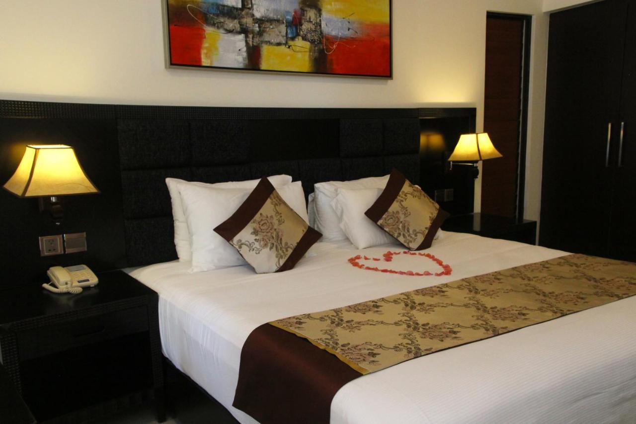 นิลา บีช รีสอร์ต Hostel เลาโตกา ภายนอก รูปภาพ